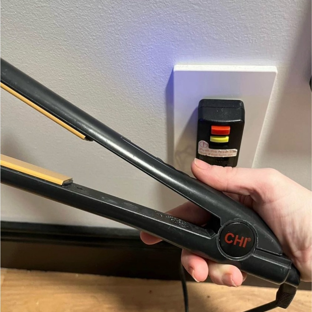 CHI ceramic hair straightener